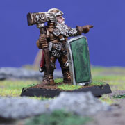 Dwarf Hero with Hammer & Pavaise